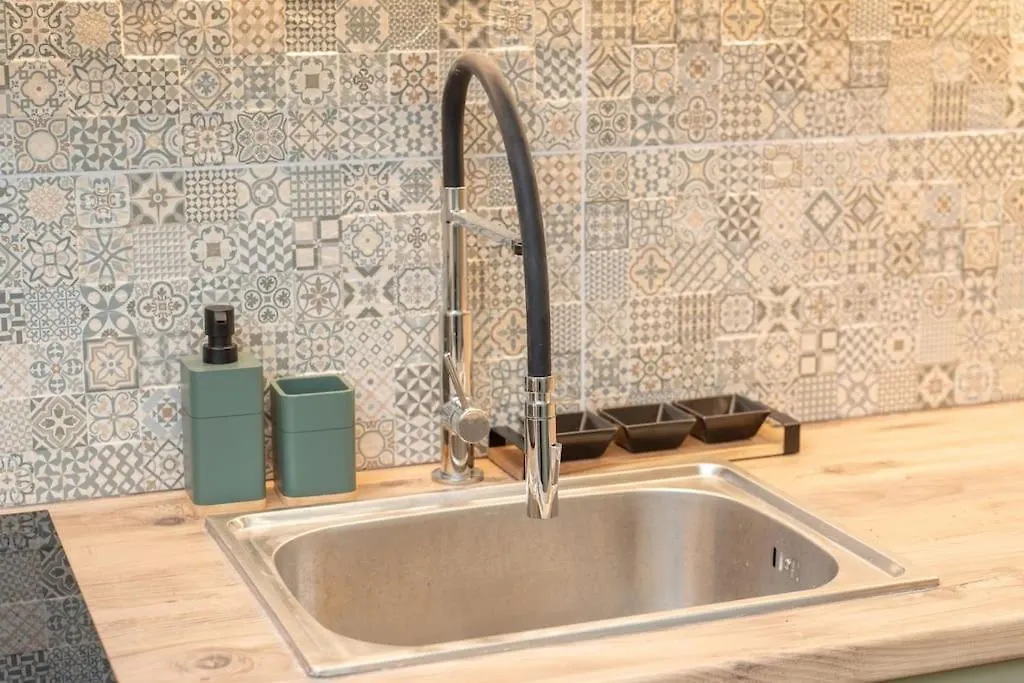 Tzortzatos Tiny Home Kourouklata